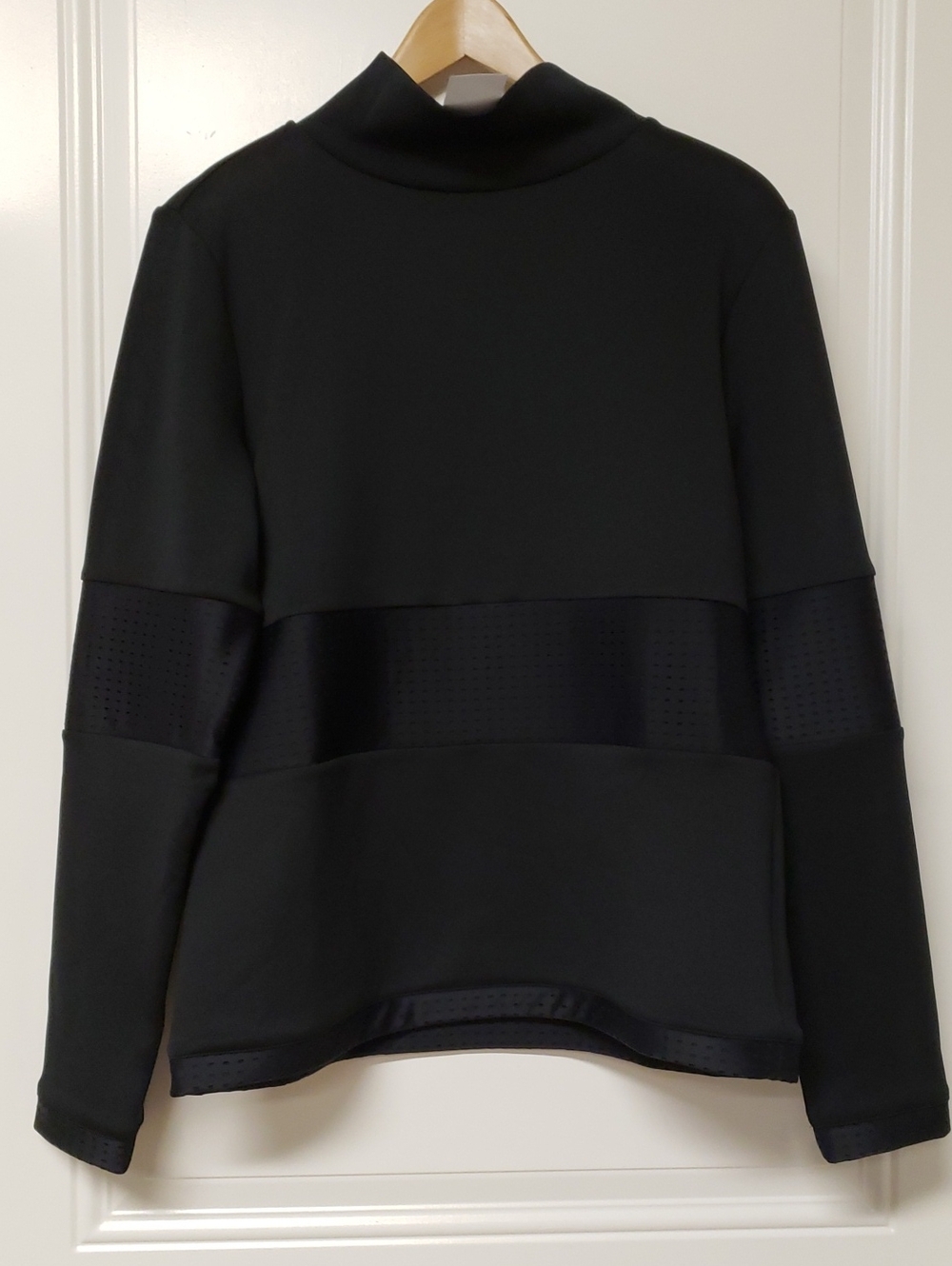 Lime & Vine Women's Small Black Charlie LS Top Subtle Band Detail